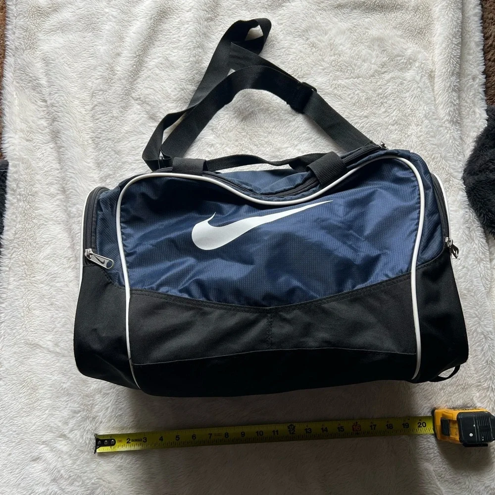 Nike Men's Navy and Black Duffel Bag